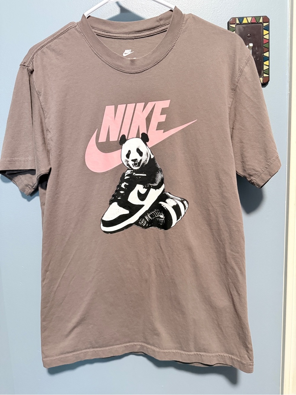 Nike Loose Fit Graphic T-Shirt Brown with Panda Mens XS